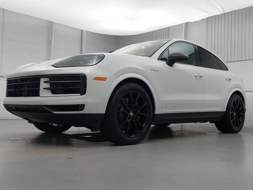 Carrara White Metallic 2026 Porsche Cayenne