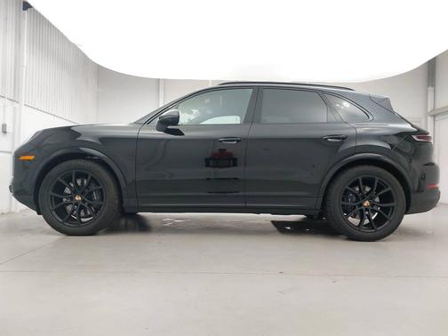 Chromite Black Metallic 2026 Porsche Cayenne