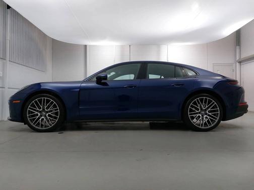 2025 Porsche Panamera 