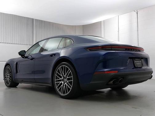 2025 Porsche Panamera 