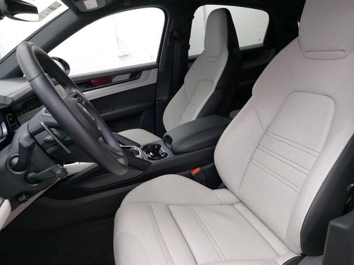 Montego Blue Metallic 2025 Porsche Cayenne AWD