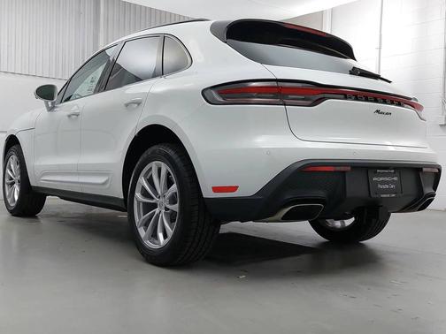 Carrara White Metallic 2026 Porsche Macan