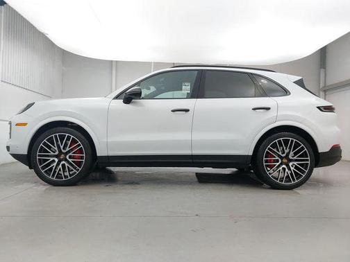 Carrara White Metallic 2026 Porsche Cayenne S
