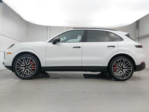 Carrara White Metallic 2026 Porsche Cayenne S