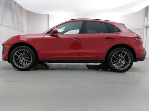 2025 Porsche Macan 