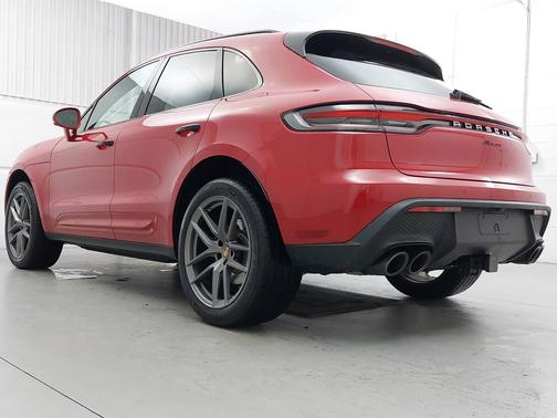 2025 Porsche Macan 