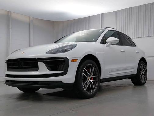 Carrara White Metallic 2026 Porsche Macan