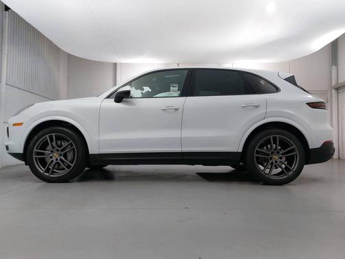 Carrara White Metallic 2022 Porsche Cayenne