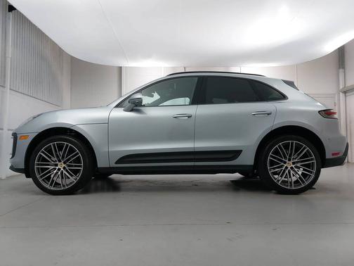 Dolomite Silver Metallic 2026 Porsche Macan