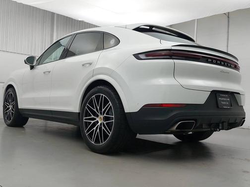 White 2024 Porsche Cayenne
