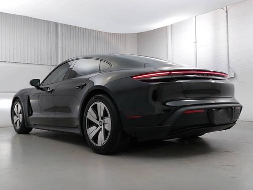 2022 Porsche Taycan 
