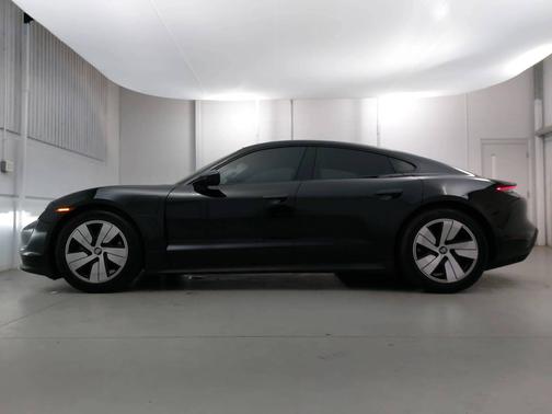 2022 Porsche Taycan 