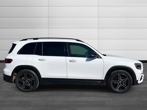 2025 Mercedes-Benz GLB 250 