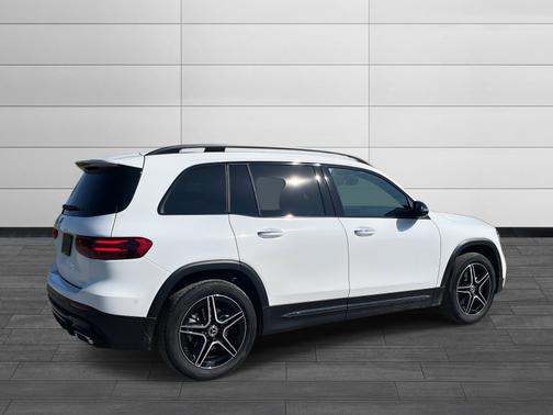 2025 Mercedes-Benz GLB 250 