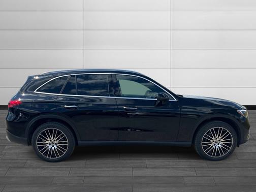 Black 2025 Mercedes-Benz GLC 300