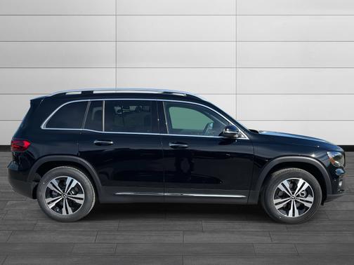 2025 Mercedes-Benz GLB 250 