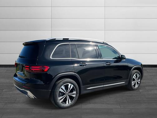2025 Mercedes-Benz GLB 250 