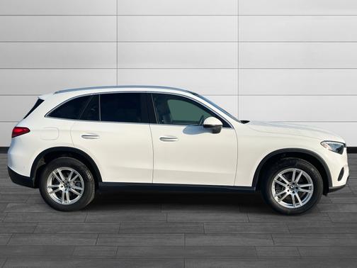 2025 Mercedes-Benz GLC 300