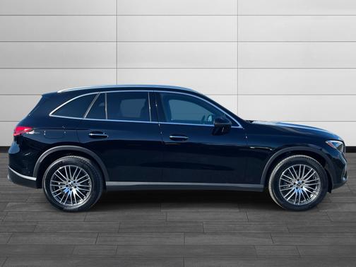 2025 Mercedes-Benz GLC 300 