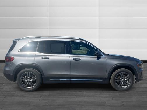 2025 Mercedes-Benz GLB 250 