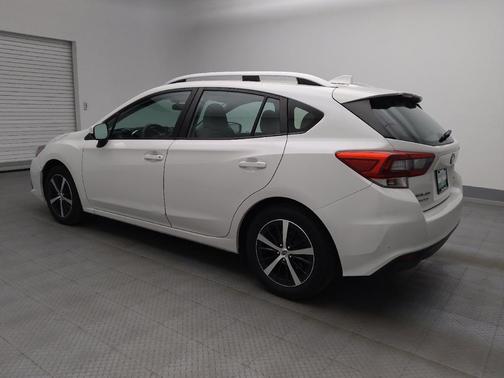 Crystal White Pearl 2020 Subaru Impreza Premium 5-Door
