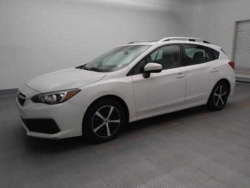 Crystal White Pearl 2020 Subaru Impreza Premium 5-Door
