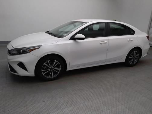 Snow White Pearl 2023 Kia Forte LXS
