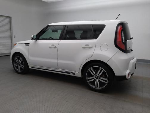 White 2016 Kia Soul +