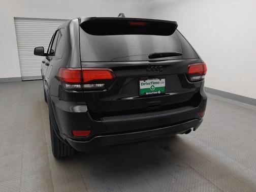 Diamond Black Crystal Pearlcoat 2021 Jeep Grand Cherokee Laredo