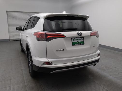 Super White 2018 Toyota RAV4 XLE