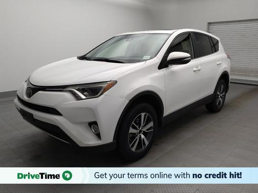 Super White 2018 Toyota RAV4 XLE