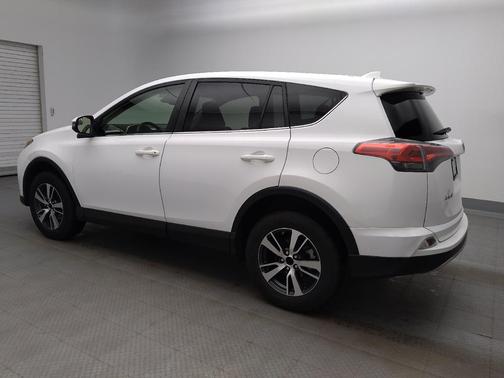 Super White 2018 Toyota RAV4 XLE