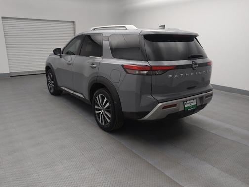 2022 Nissan Pathfinder Platinum 2WD