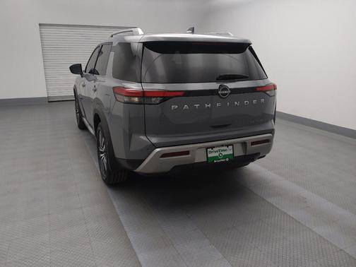 2022 Nissan Pathfinder Platinum 2WD