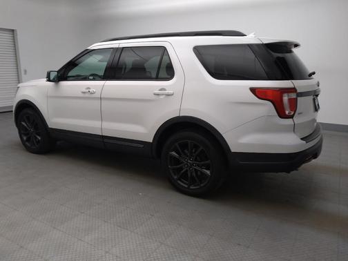 White 2018 Ford Explorer XLT