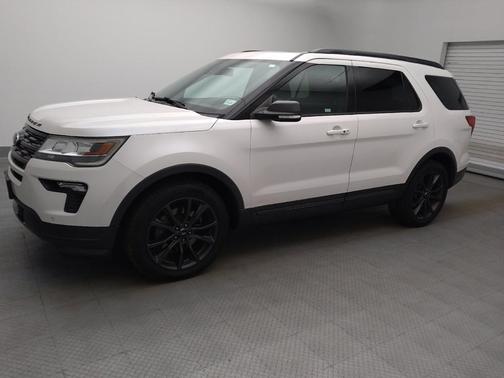 White 2018 Ford Explorer XLT