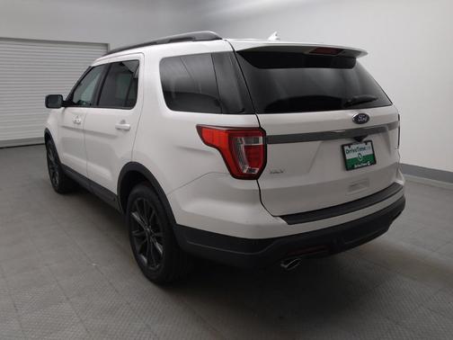 White 2018 Ford Explorer XLT