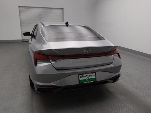Shimmering Silver Pearl 2021 Hyundai ELANTRA SEL