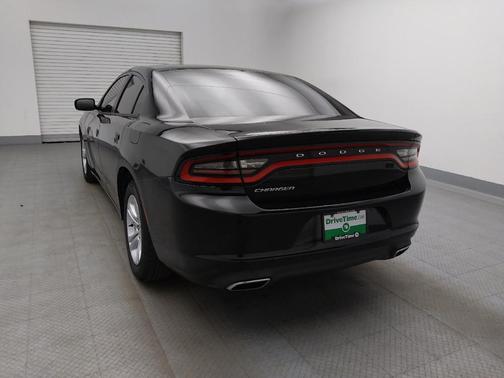 Pitch Black Clearcoat 2017 Dodge Charger SE