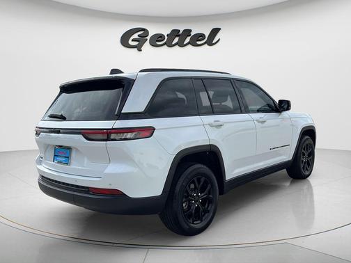 Bright White Clearcoat 2024 Jeep Grand Cherokee Altitude