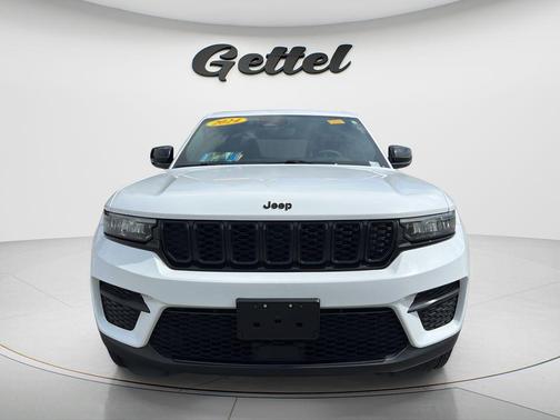 Bright White Clearcoat 2024 Jeep Grand Cherokee Altitude