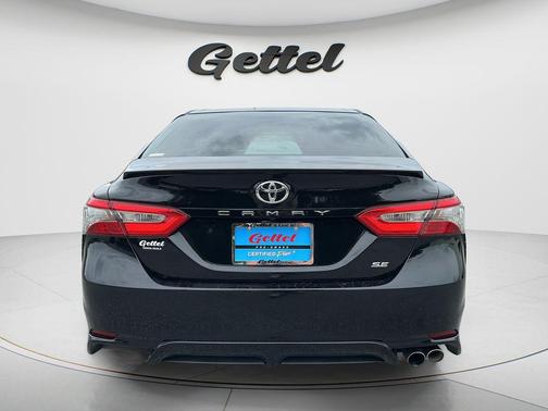 Midnight Black Metallic 2018 Toyota Camry SE