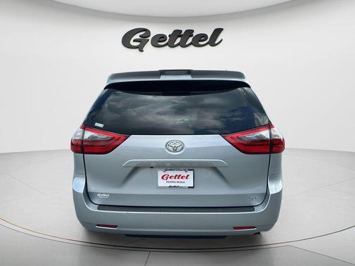 Celestial Silver Metallic 2020 Toyota Sienna XLE