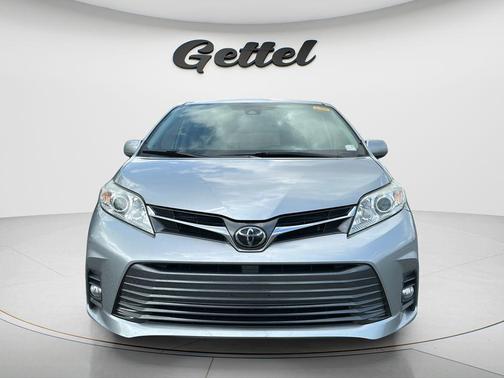 Celestial Silver Metallic 2020 Toyota Sienna XLE