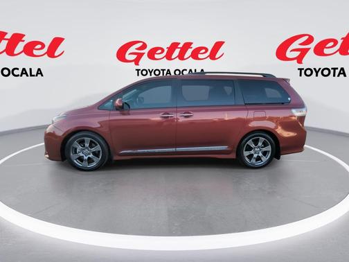 2020 Toyota Sienna SE