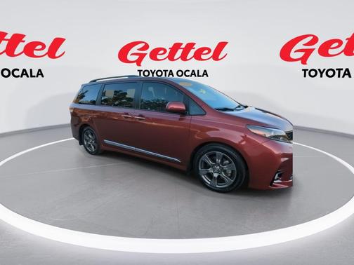 2020 Toyota Sienna SE