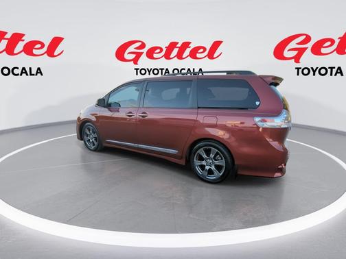 2020 Toyota Sienna SE