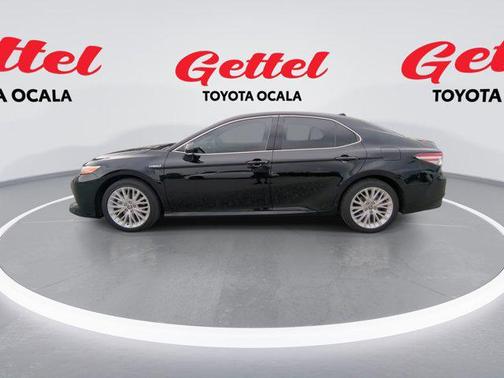 2020 Toyota Camry Hybrid XLE