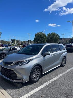 2021 Toyota Sienna XLE 8 Passenger