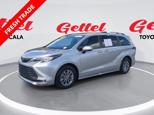 2021 Toyota Sienna XLE 8 Passenger
